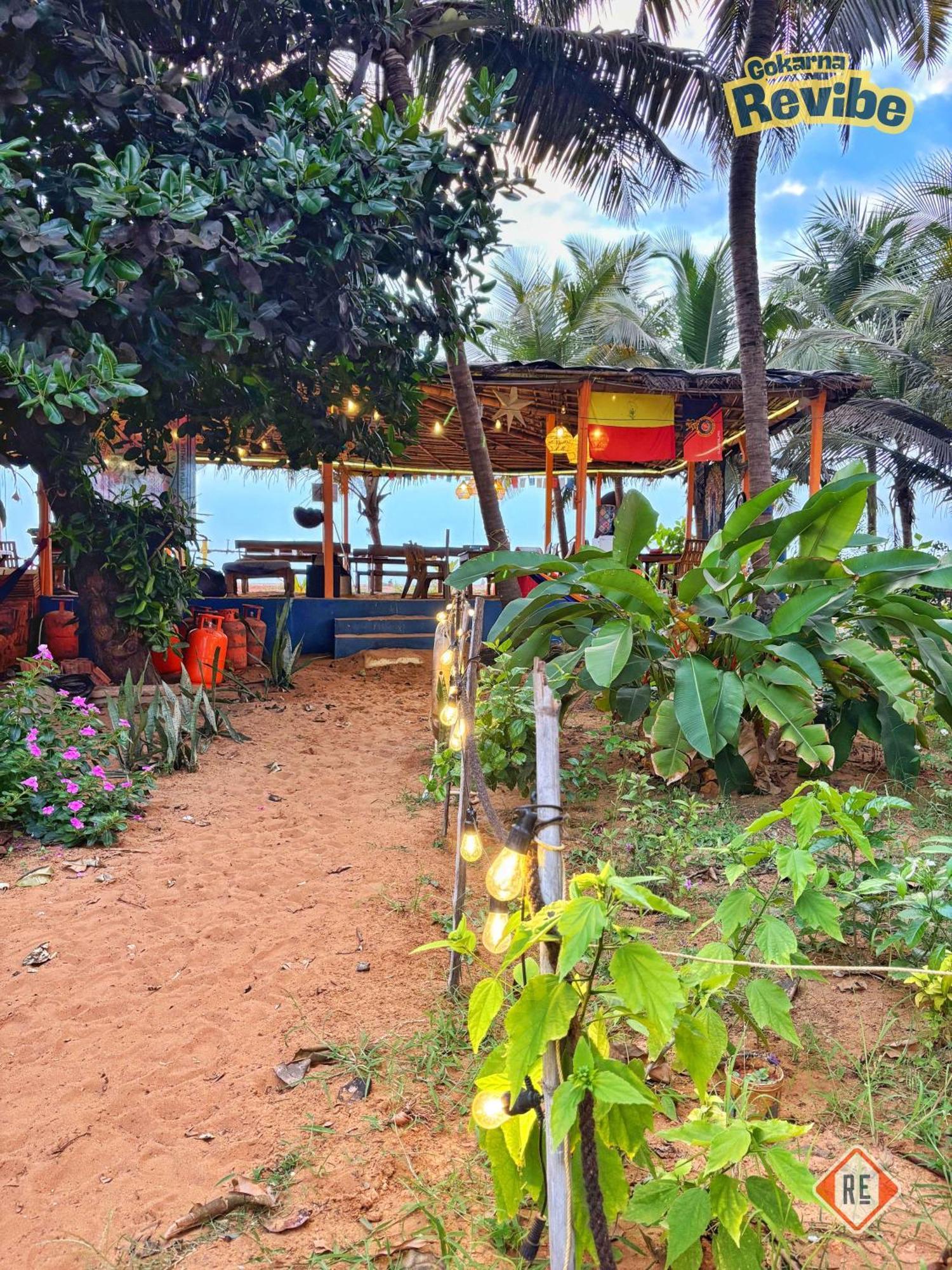 Revibe Beach Hostel Gokarna Gokarna  Buitenkant foto